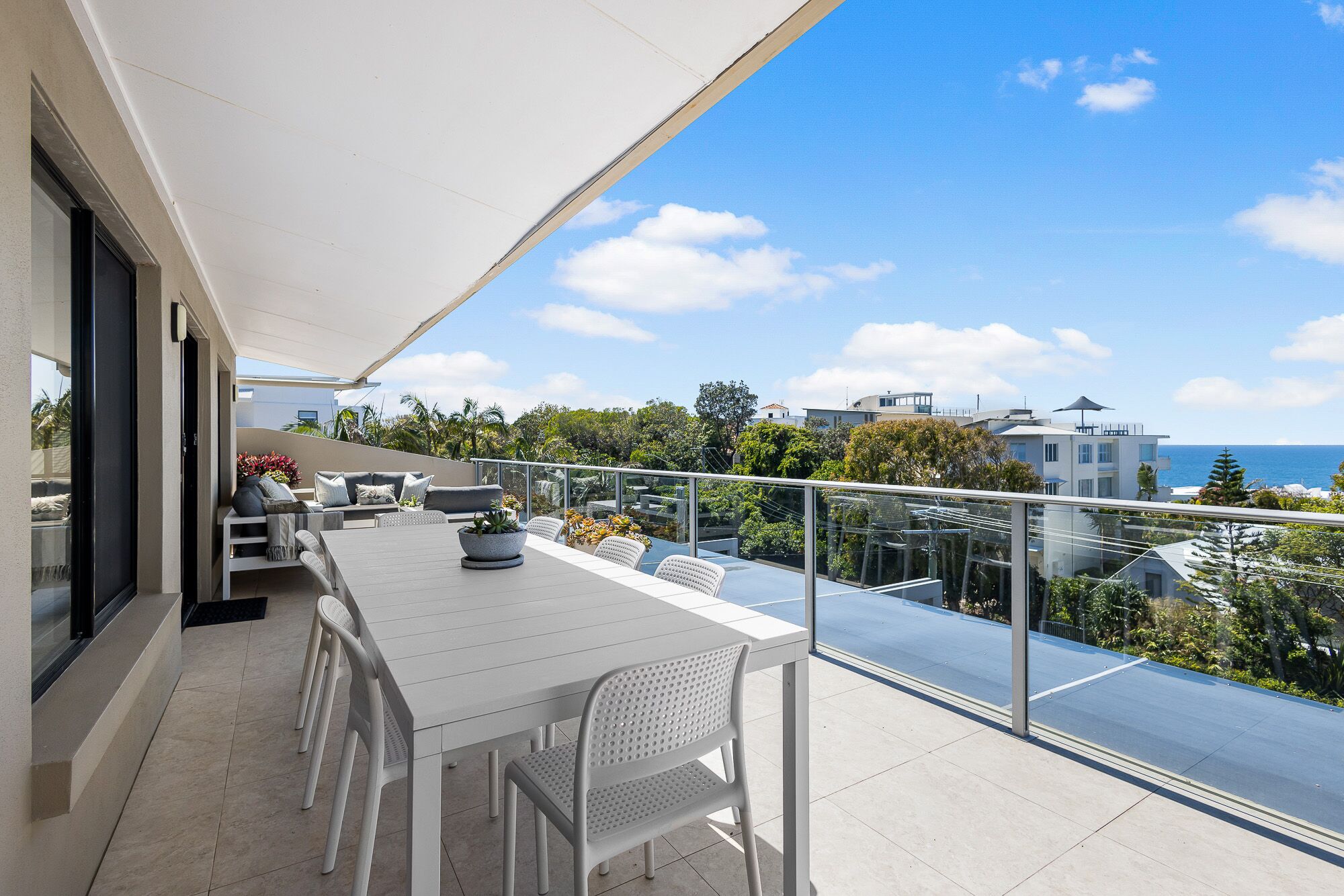 Unit 4 balcony outdoor dining